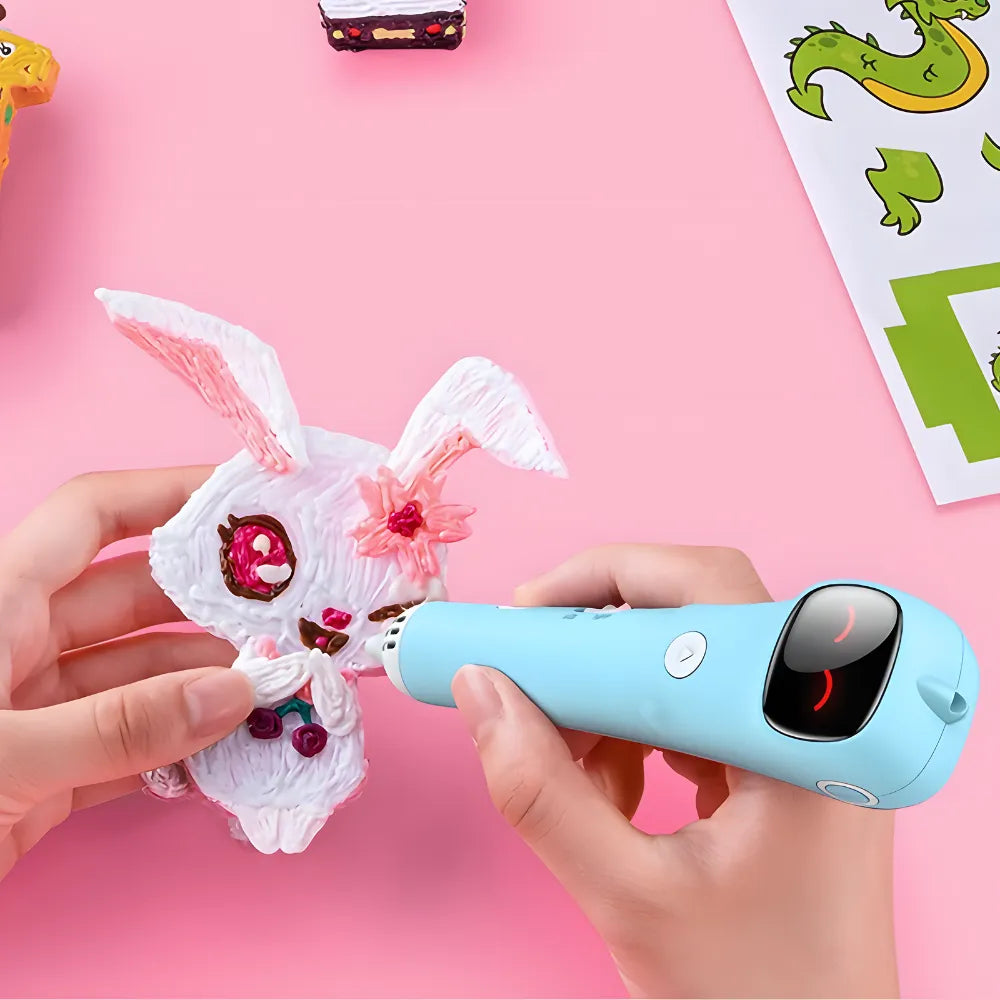 Petite fille qui réalise une création artistique avec le stylo 3D.